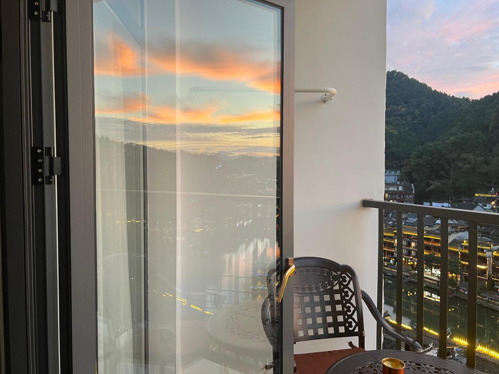 Phoenix Best River View B&B Фэнхуан Экстерьер фото